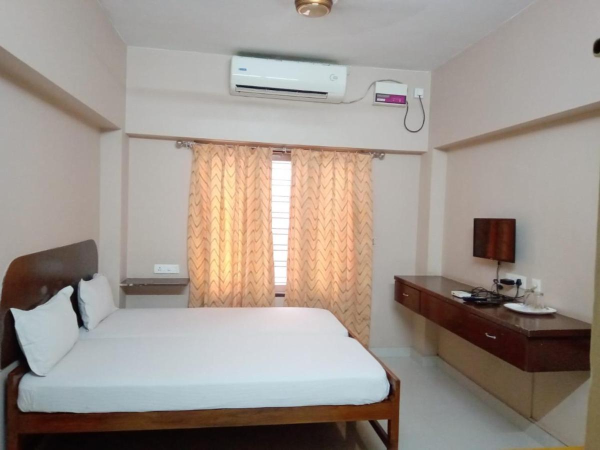 Sangeetha Tourist Home Thiruvananthapuram Exterior foto
